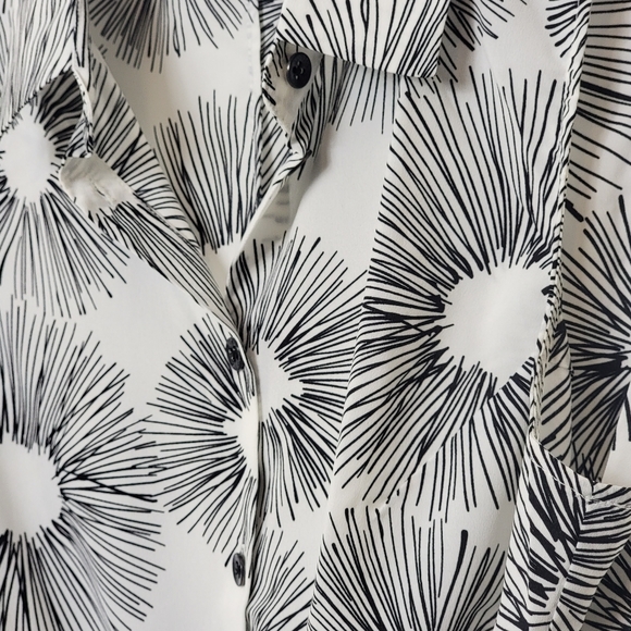 Cabi Sleeveless Blouse - Picture 5 of 6